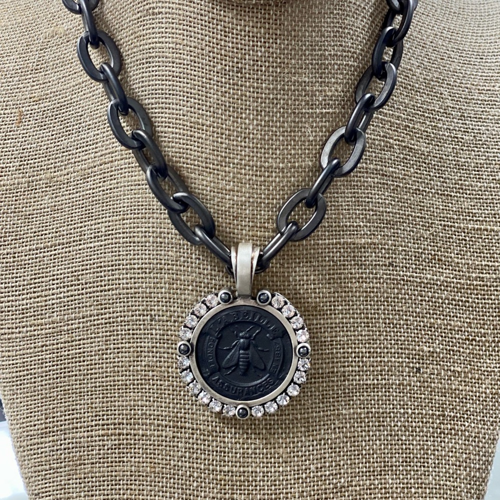 French Kande Lourdes Chain with Swarovski Adorned Bee